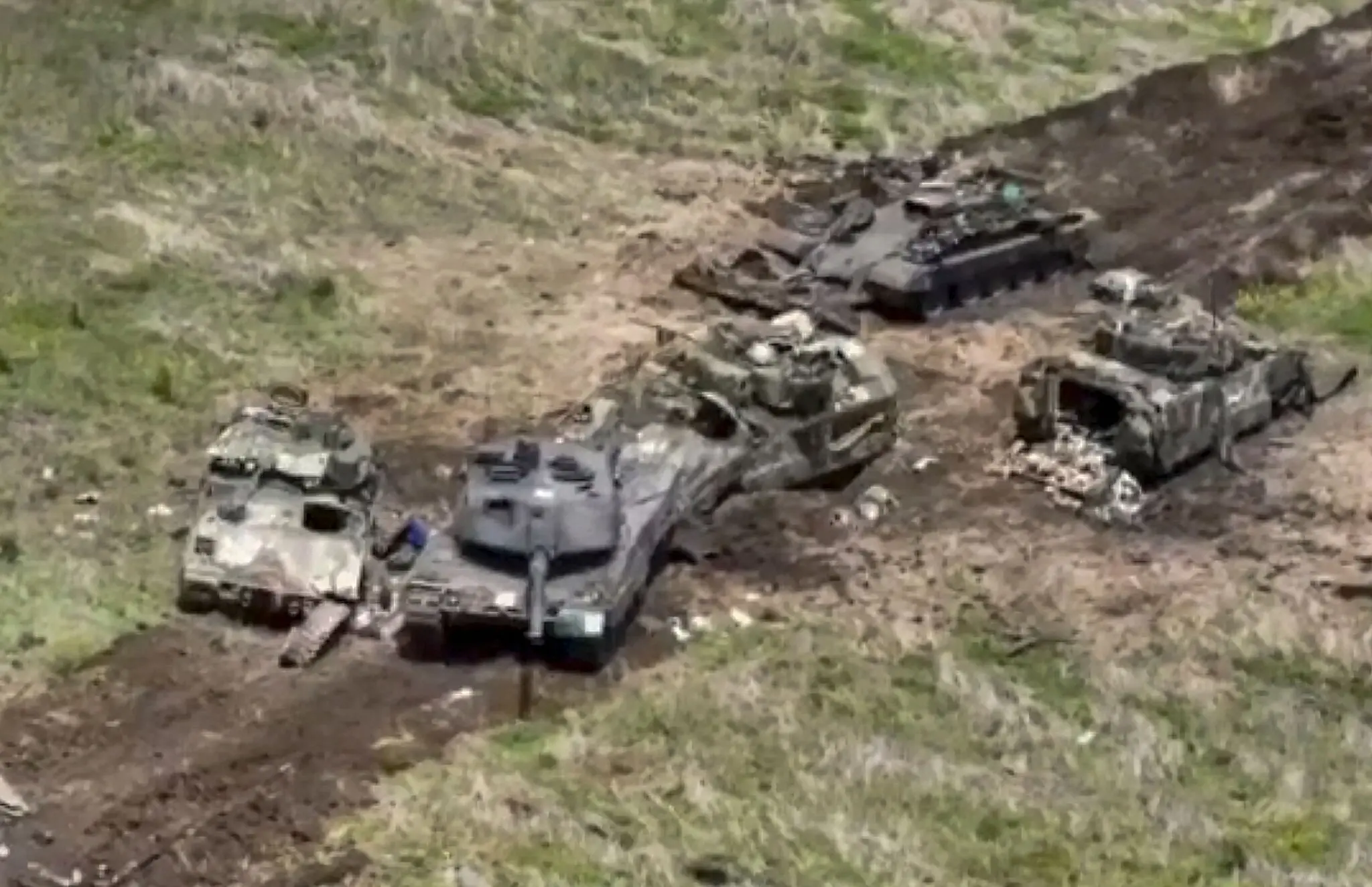 Оприлюднене в п’ятницю Міноборони Росії відео, на якому нібито зображені українські танки і військова бронетехніка, знищені під час бойових дій у Запорізькій області